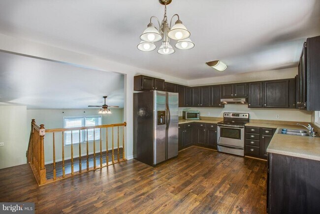 Building Photo - 5217 McManus Dr