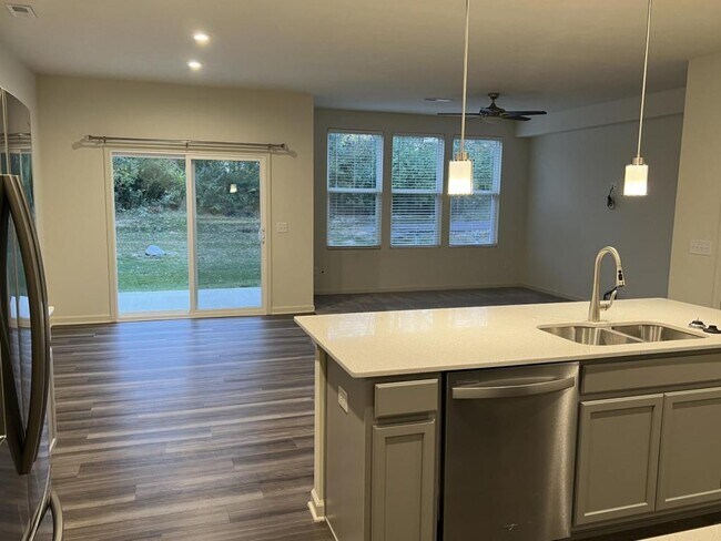 Building Photo - 13500 Dewpoint Lane