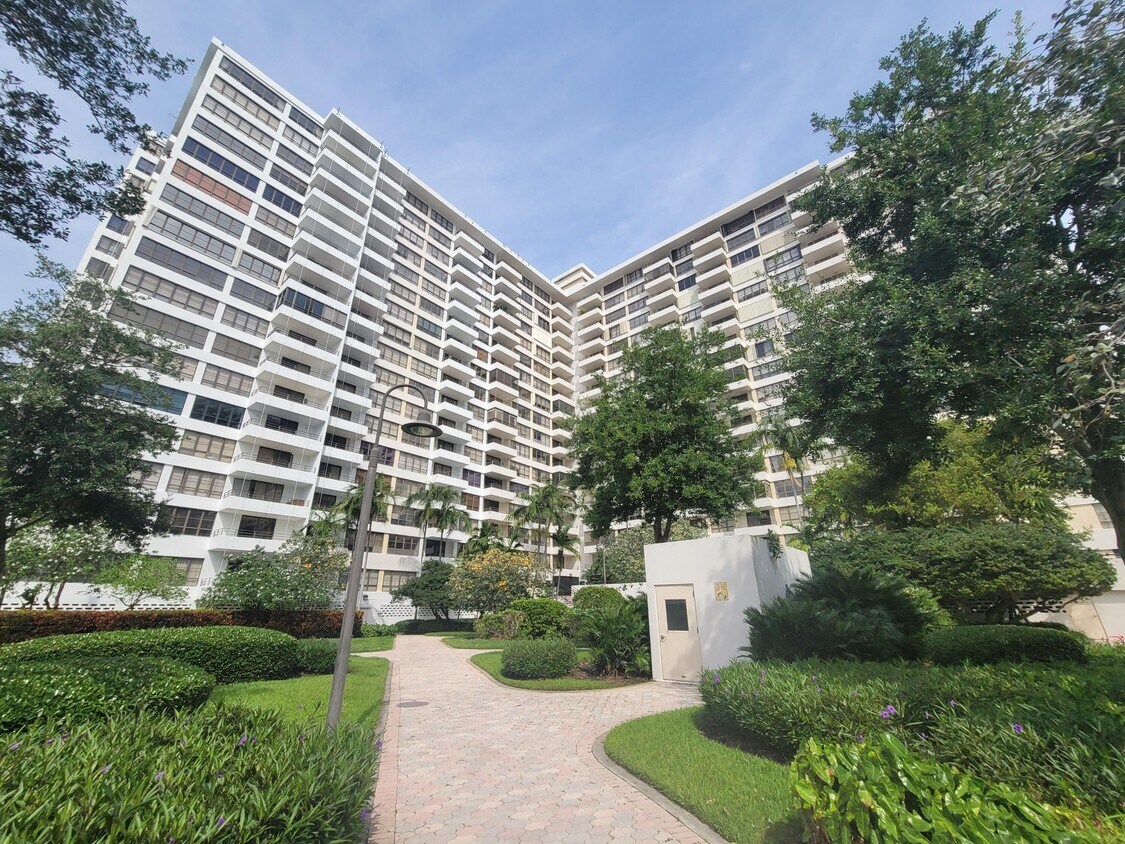 Primary Photo - 600 Three Islands Boulevard