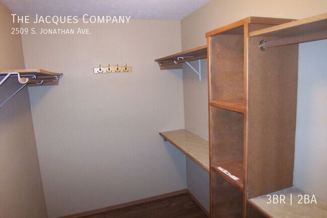Foto del edificio - 2509 S Jonathan Ave