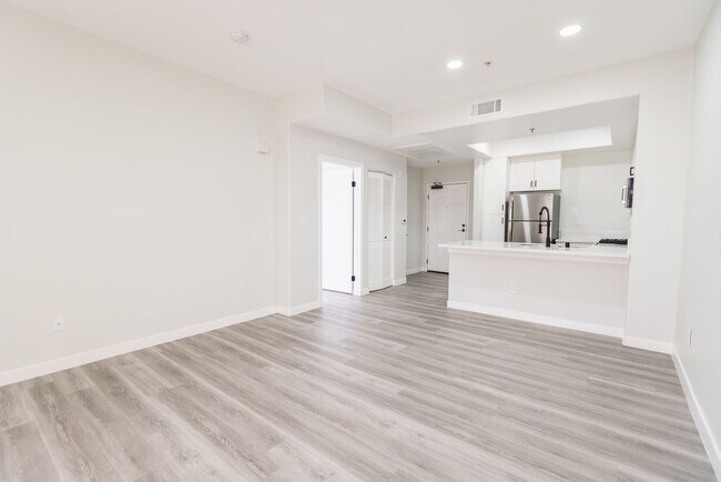 Interior Photo - 2820 Sawtelle Blvd