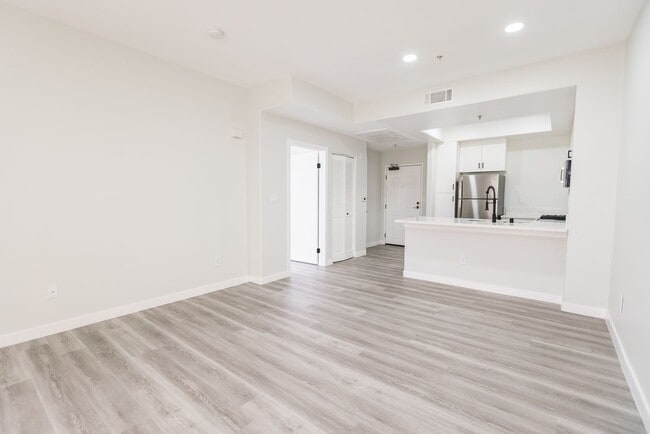 Interior Photo - 2820 Sawtelle Blvd