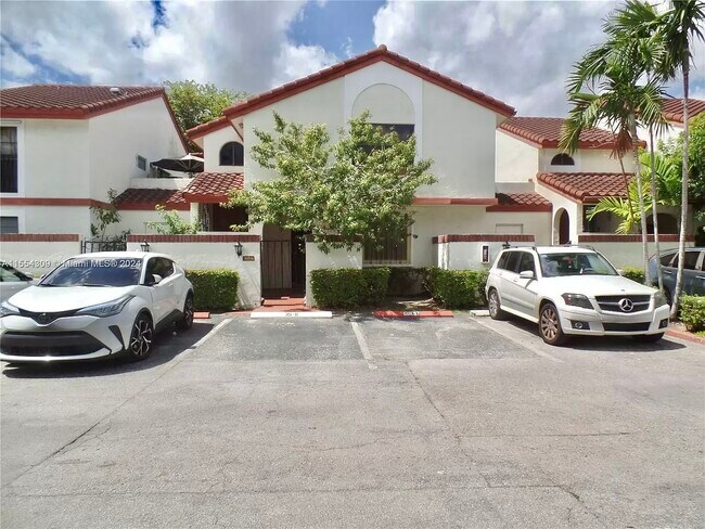 Foto del edificio - 335 Ives Dairy Rd