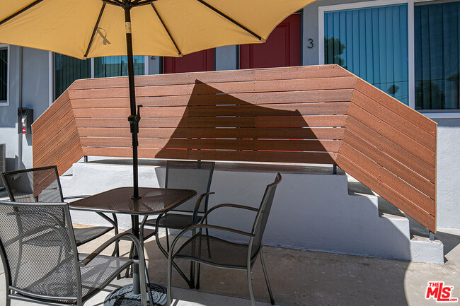 Building Photo - 1136 Spazier Ave