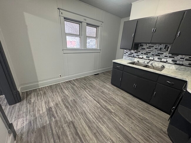 Foto del edificio - 32 Virginia-S