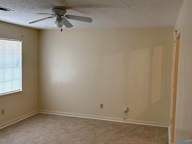Foto del edificio - 6204 Menifee Dr NW