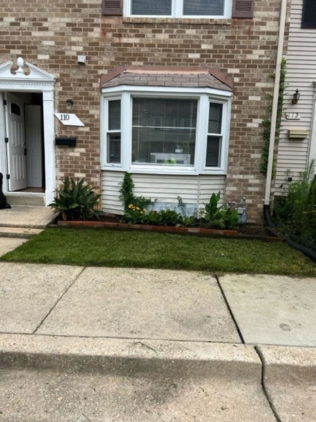 SPACIOUS TOWNHOUSE IN GAITHERSBURG - SPACIOUS TOWNHOUSE IN GAITHERSBURG