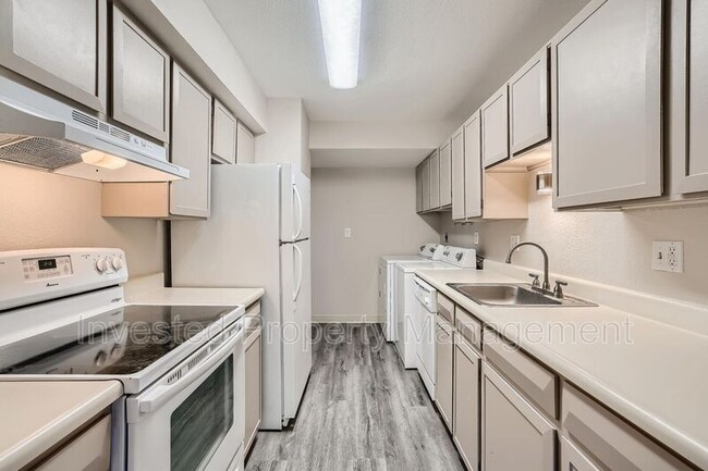 Building Photo - 7265 S Xenia Cir