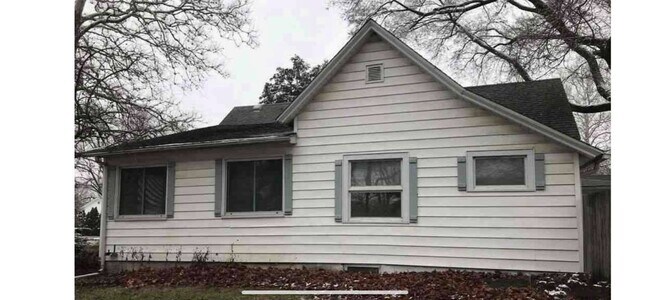 Building Photo - 506 E Warren St