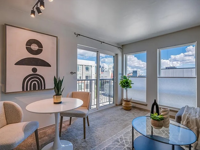 Building Photo - 323 Queen Anne Ave N