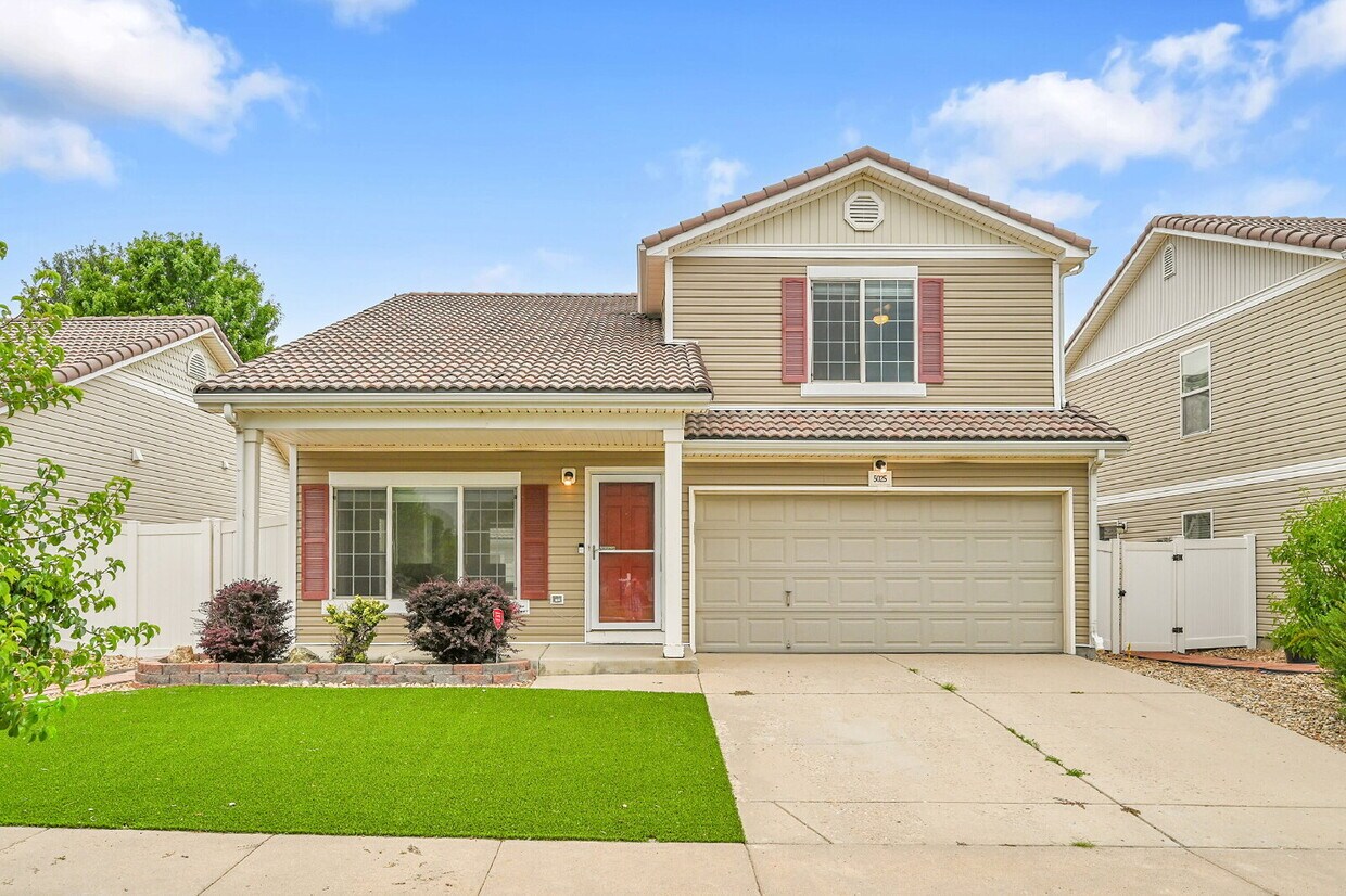 Foto principal - $2,795.00, 3 bed, 2.5 bath located in Denver.