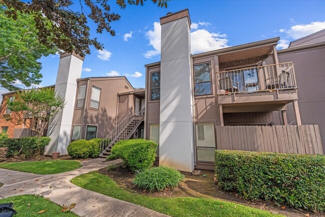 Building Photo - 1201 Bering Dr