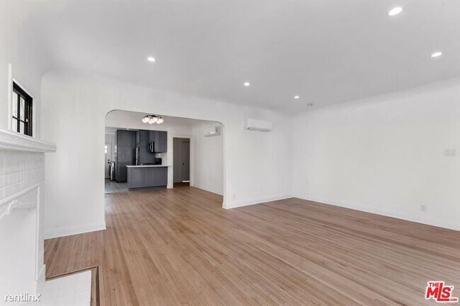 Building Photo - 2 br, 2 bath Condo - 641 N Irving Blvd