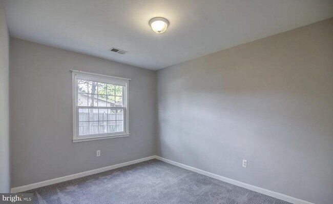Building Photo - 7915 Manassas Dr