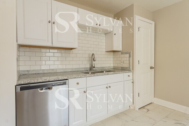 Building Photo - Vibrant 3BR 2BA Home for You