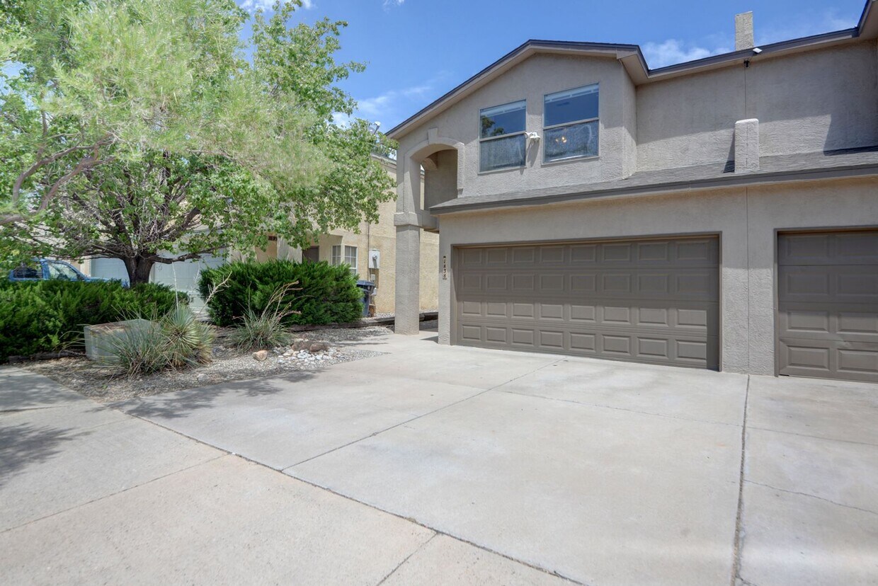 Foto principal - Amazing Updated 3 Bedroom Near Coors and I...
