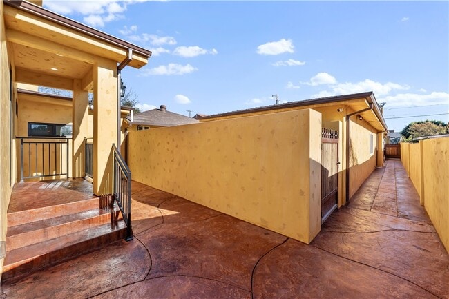 Building Photo - 13249 Kagel Canyon St