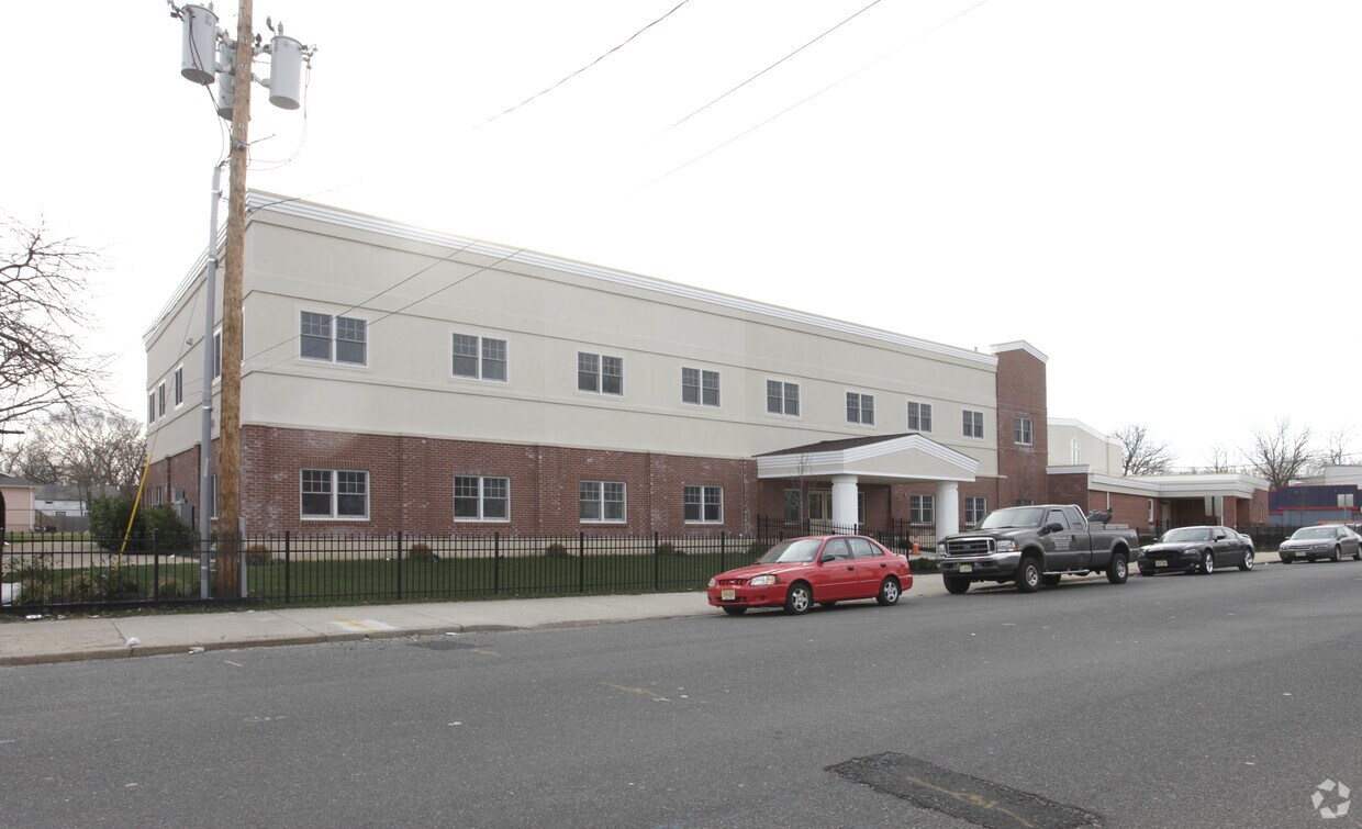 Primary Photo - 1 Dewitt Ave