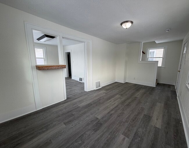 Building Photo - 111 E Eckman St