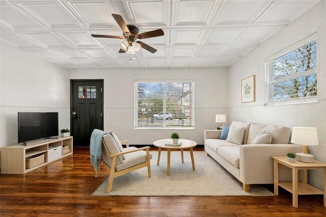 Foto del edificio - 6915 Providence Ave