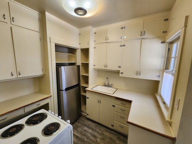 Building Photo - KET244