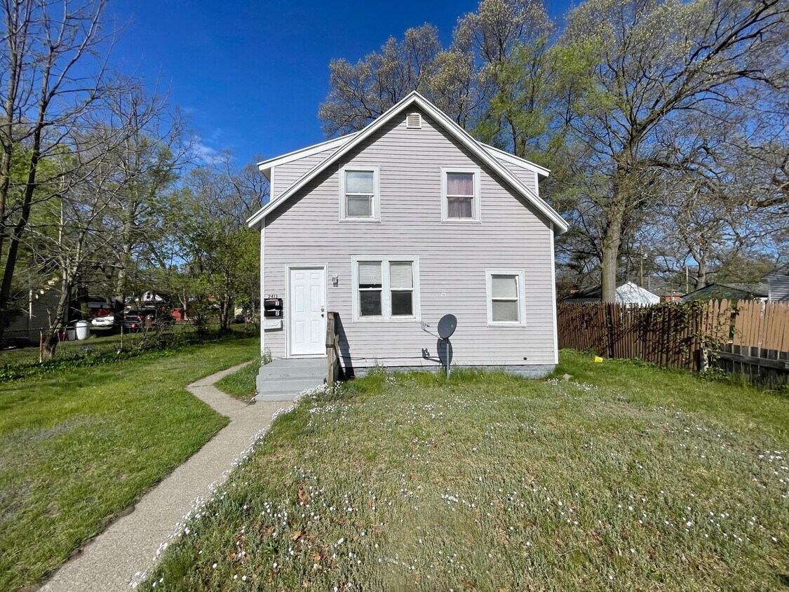 2413 Reynolds St Unit 1, Muskegon Heights, MI 49444 Room for Rent in Muskegon Heights, MI