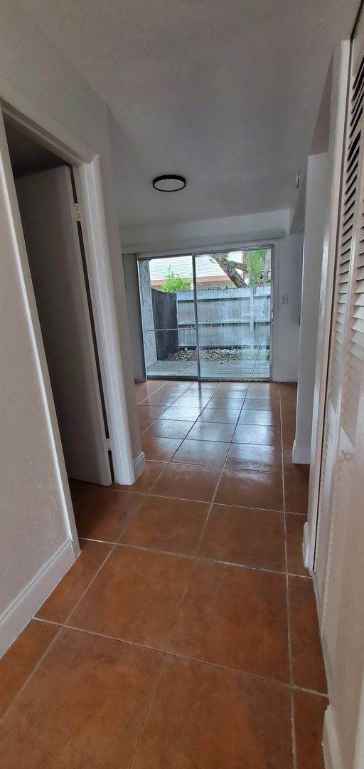 Building Photo - Spacious 2 bedroom near the Mall at Millenia