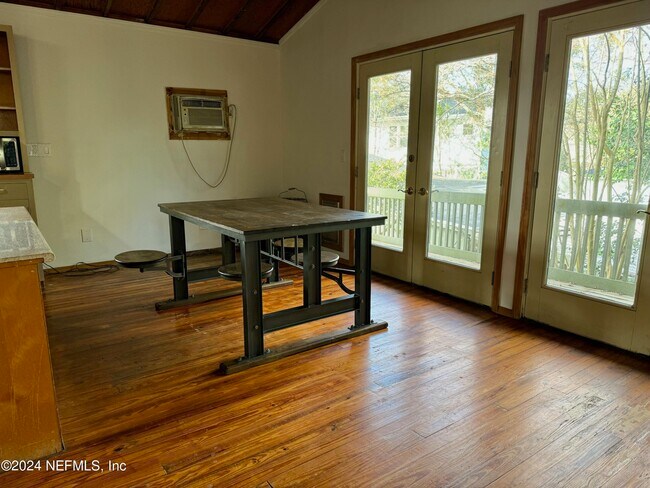 Foto del edificio - 1457 Challen Ave