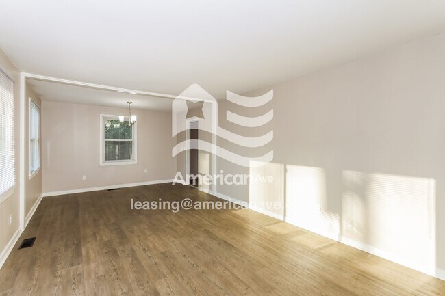 Foto del edificio - 652 Lorraine Dr