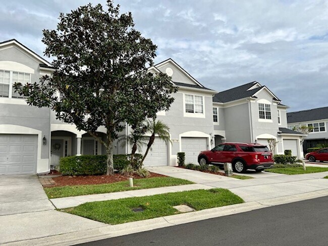 Foto del edificio - MOVE IN NOW! Beautiful 3 bed 2.5 bath town...