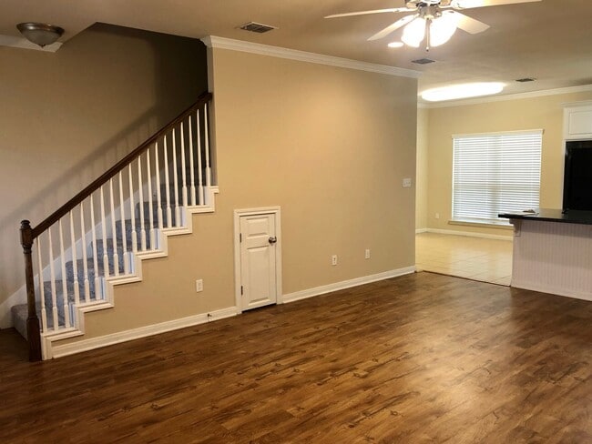 Building Photo - Modern Home Downtown/Baylor Area