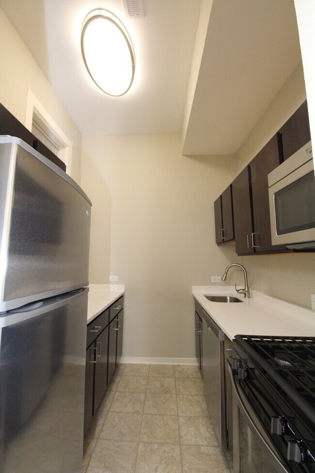 Foto del edificio - 418 W Belden Ave