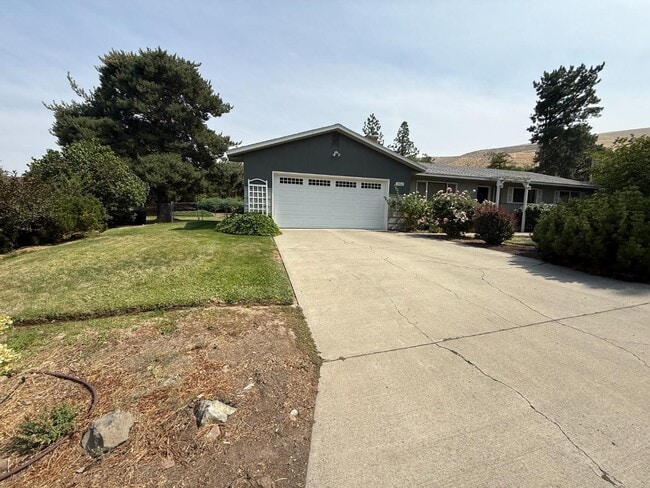 Building Photo - 1416 Scenic Dr