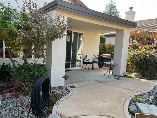 Building Photo - 8606 Fairfield Dr