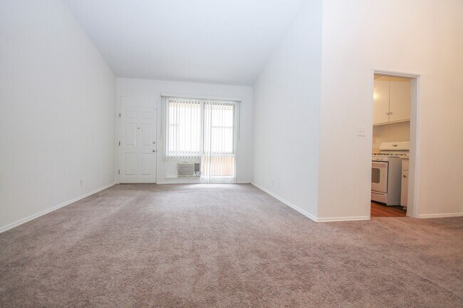 Building Photo - 333 S Rexford Dr