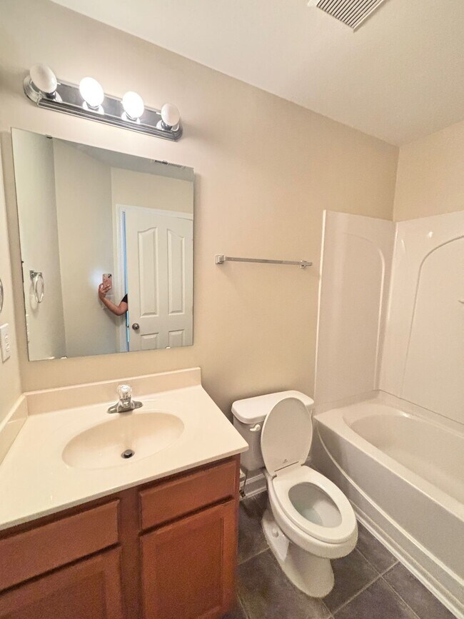 Foto del edificio - 4039 Tarrant Trace Cir