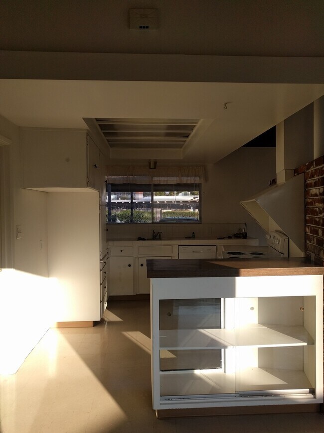 Foto del edificio - 805 Tully Rd
