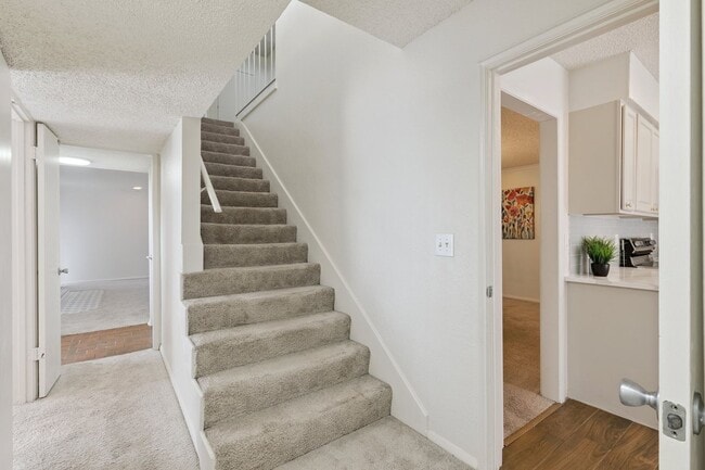 Foto del edificio - Spacious Condo for Rent Near Shopping