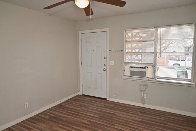 Foto del edificio - 600 E 1st St