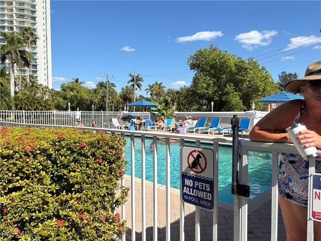 Foto del edificio - 2875 Palm Beach Blvd