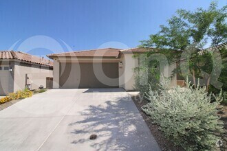 Building Photo - 987 Calle Calca