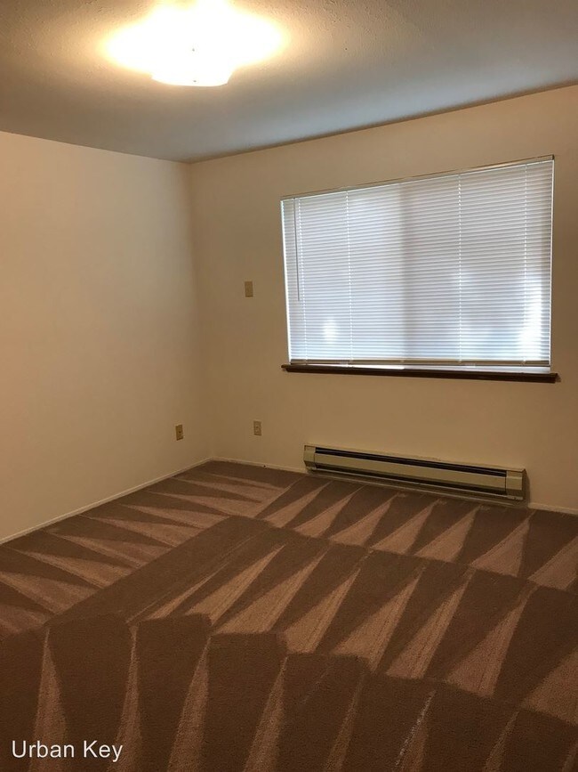 Building Photo - 1002 10th St NE