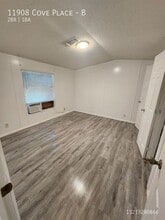 Building Photo - 11908 Cove Pl