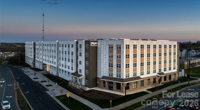 Foto del edificio - 8424 N Tryon St