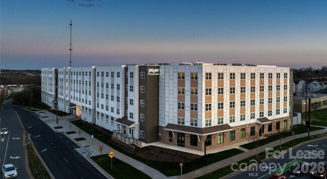 Building Photo - 8424 N Tryon St