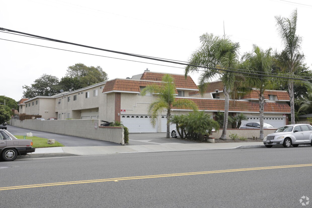 Primary Photo - Delaware Apartments