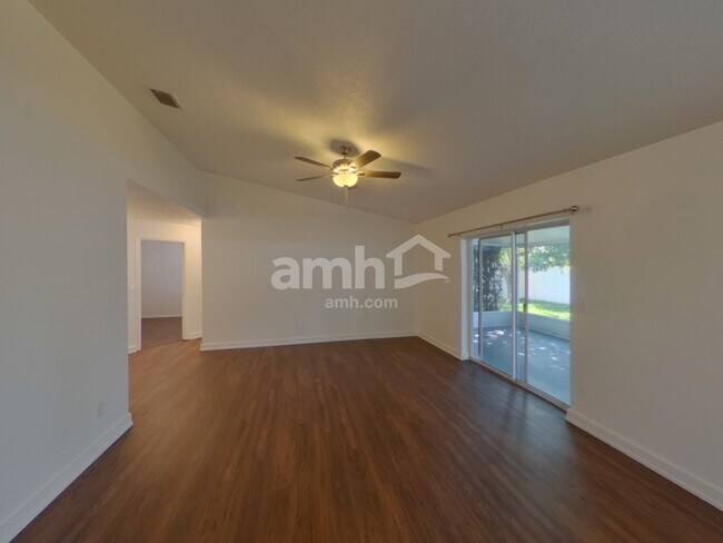 Foto del edificio - 6707 64th Ln E