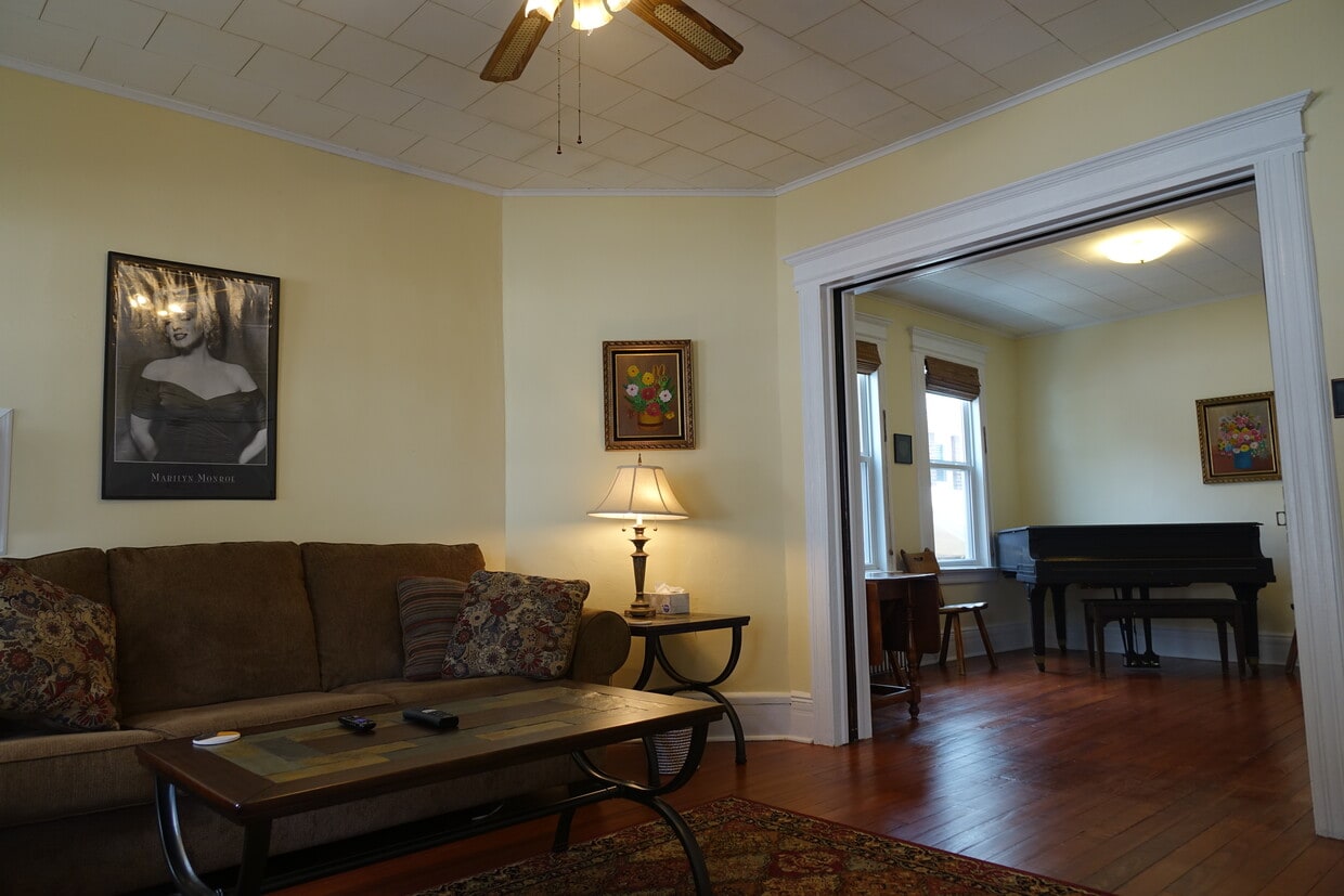 98 Woodland Ave., Kearny, NJ 07032 Townhome Rentals in Kearny NJ