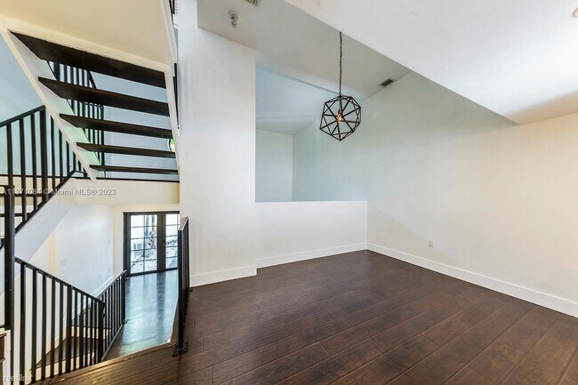 Foto del edificio - 2 br, 2.5 bath Townhome - 3223 Mary St # 10