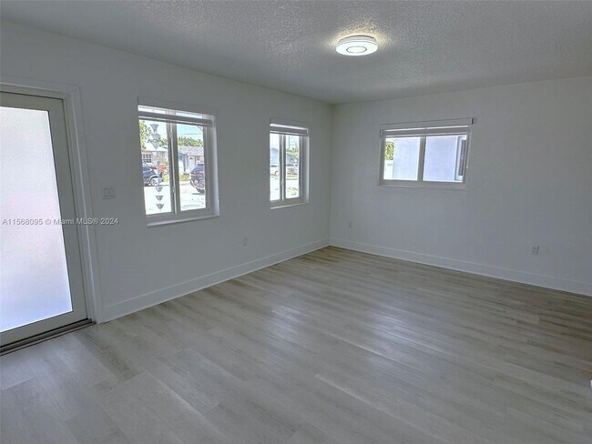 Foto del edificio - 11230 SW 5th St